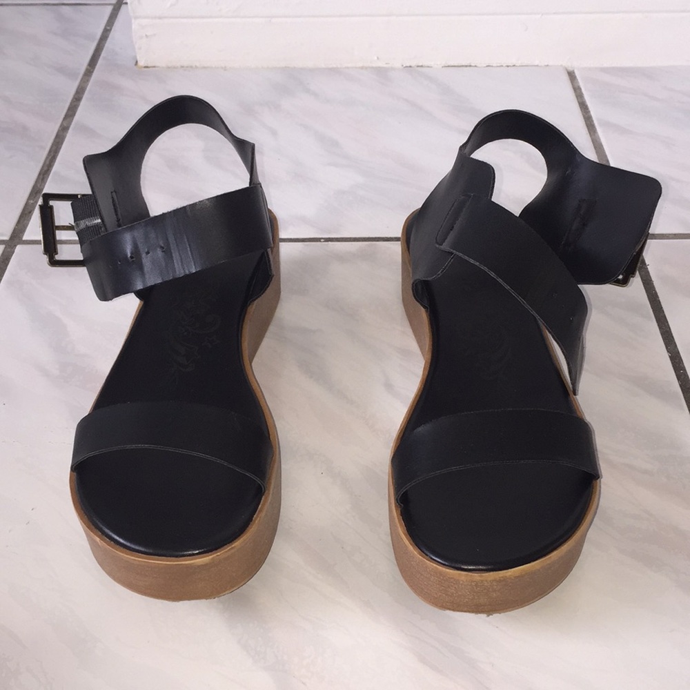 Brash Black/Tan Platform Sandals - Size 11